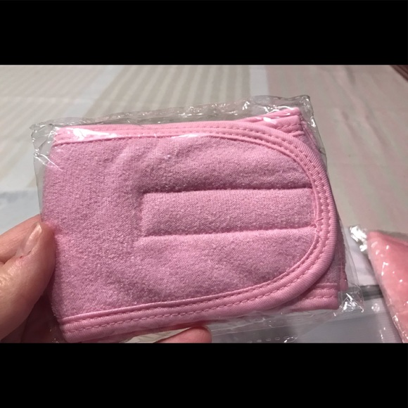 New in Package. Face Cleaner/Makeup Remover MicroFiber Towel Set. - Picture 5 of 7